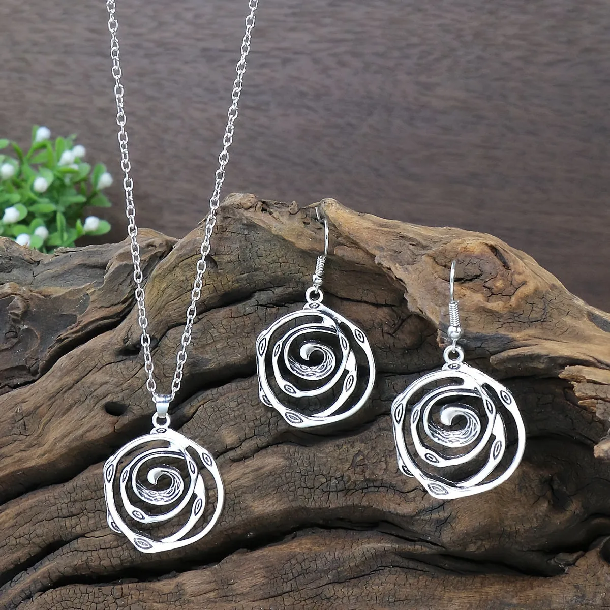 Spiral Vintage Jewelry Set for Everyday and Parties