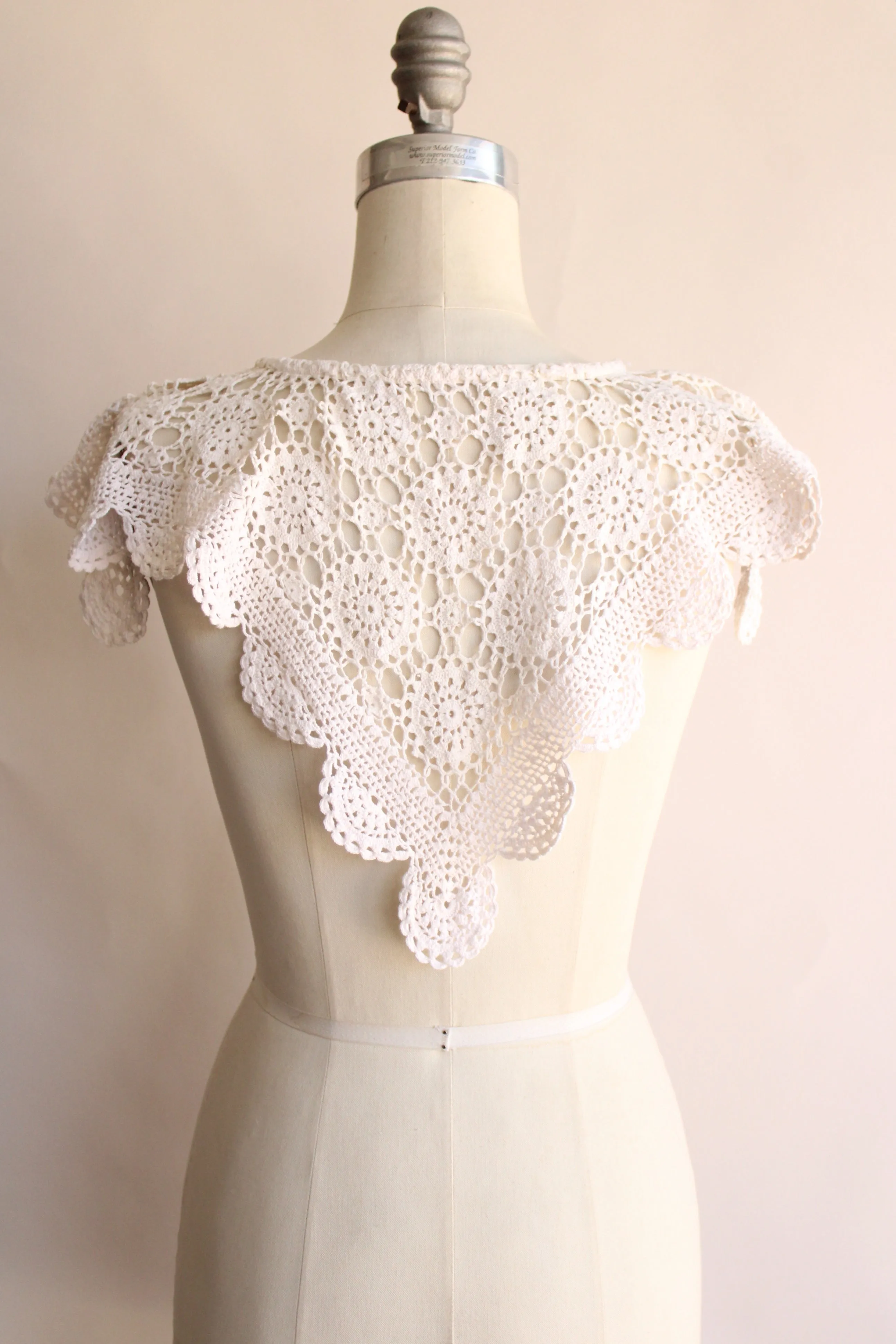 Vintage 1960s Crochet Lace Collar