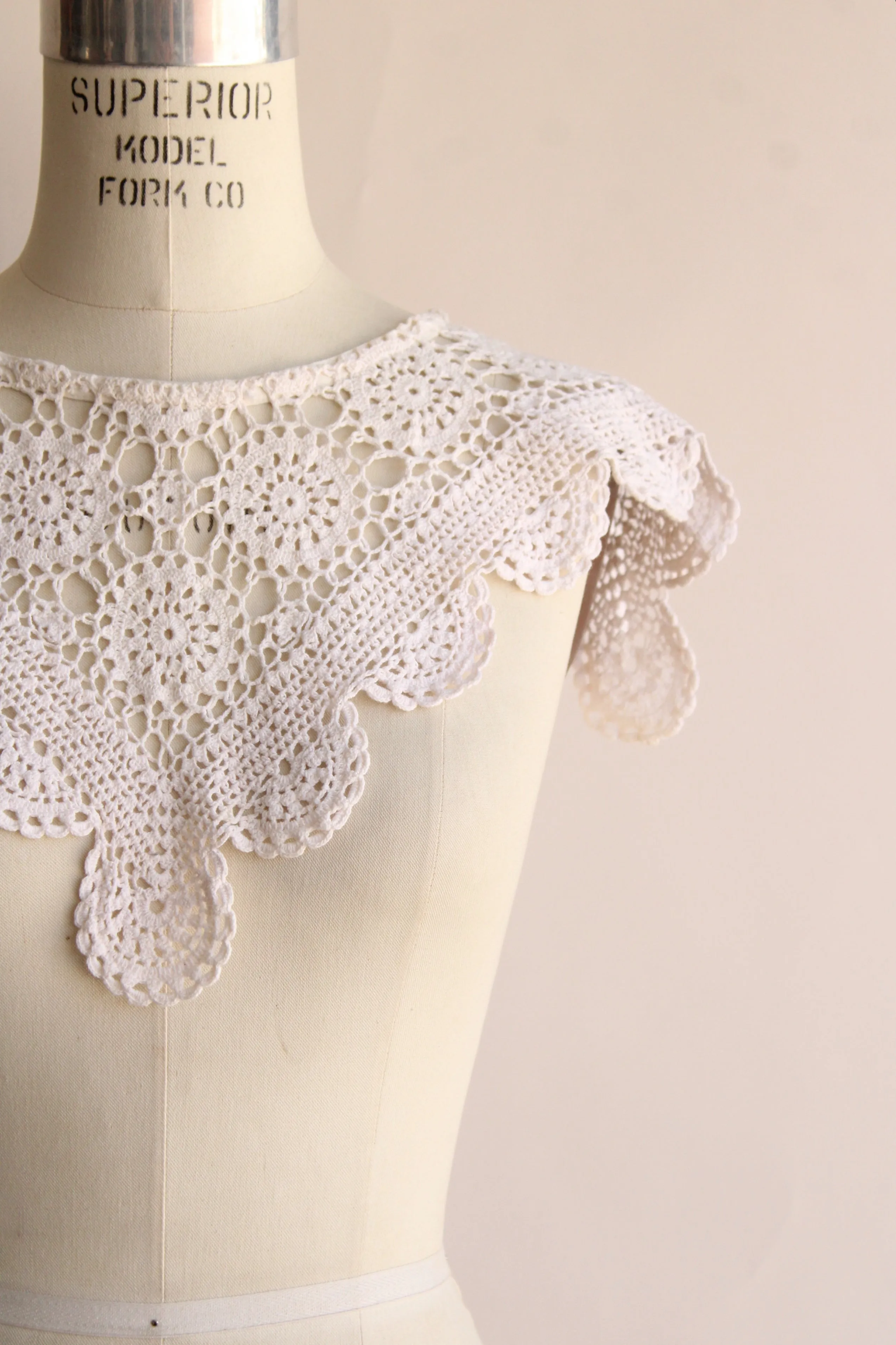 Vintage 1960s Crochet Lace Collar