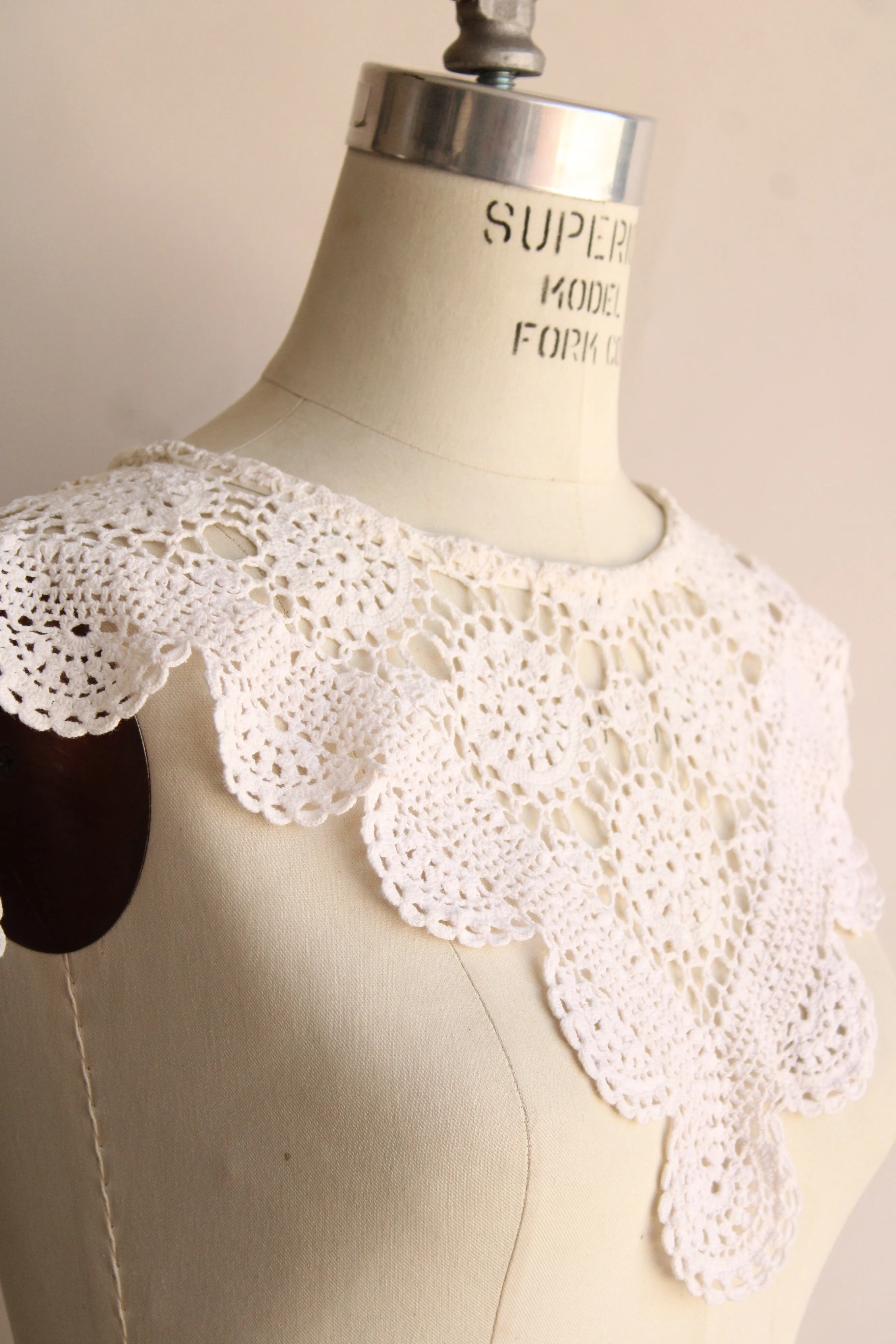 Vintage 1960s Crochet Lace Collar