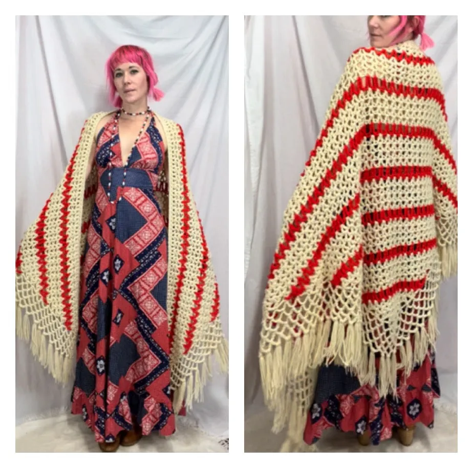 Vintage 70s | Hippie Woodstock Bohemian Crochet Poncho Capelet Cape Shawl