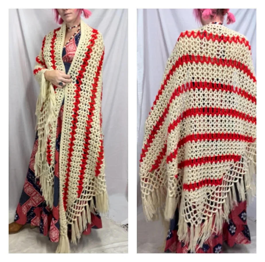 Vintage 70s | Hippie Woodstock Bohemian Crochet Poncho Capelet Cape Shawl